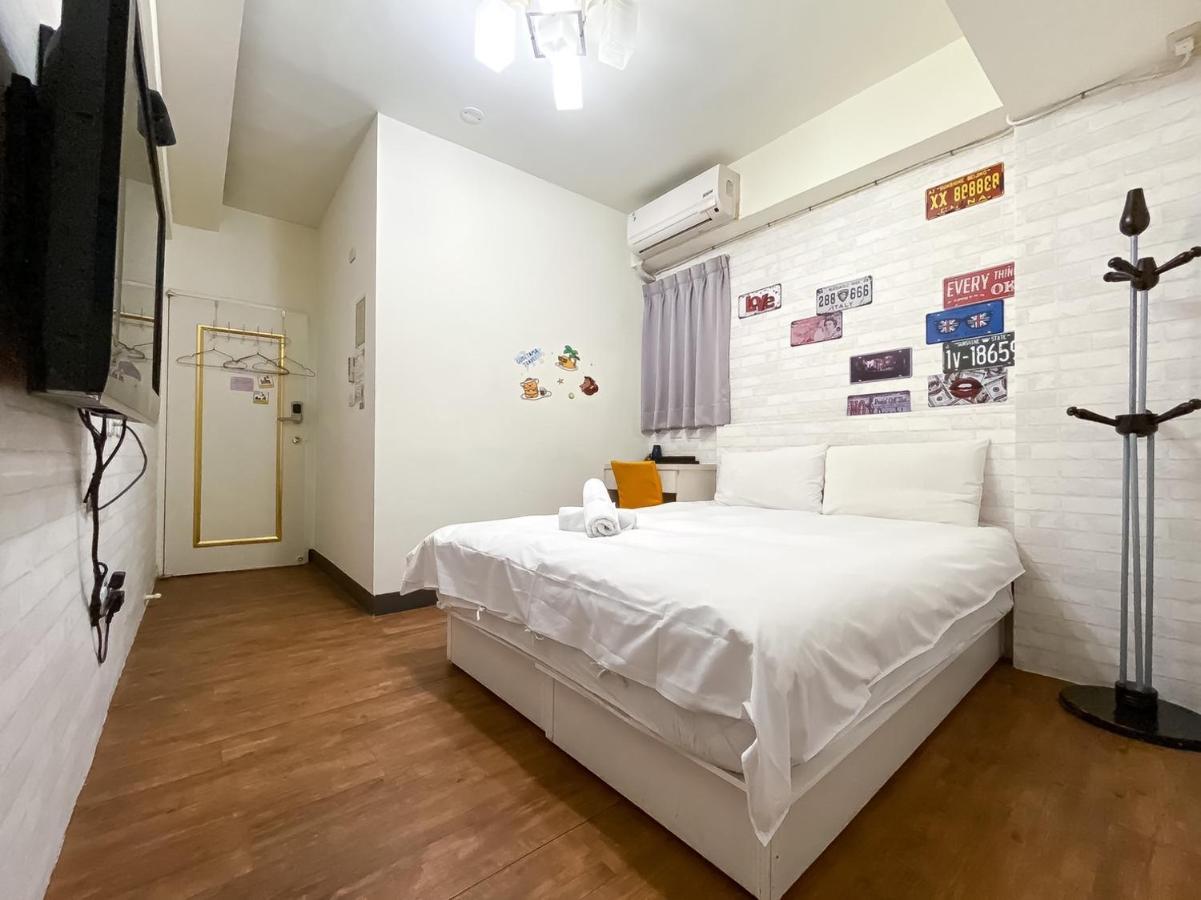 Fengjia Sleep Hotel Taichung Esterno foto